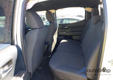 2016 Toyota Tacoma Trd Off Road z USA, uszkodzony, nr VIN 3TMAZ5CN1GM010428